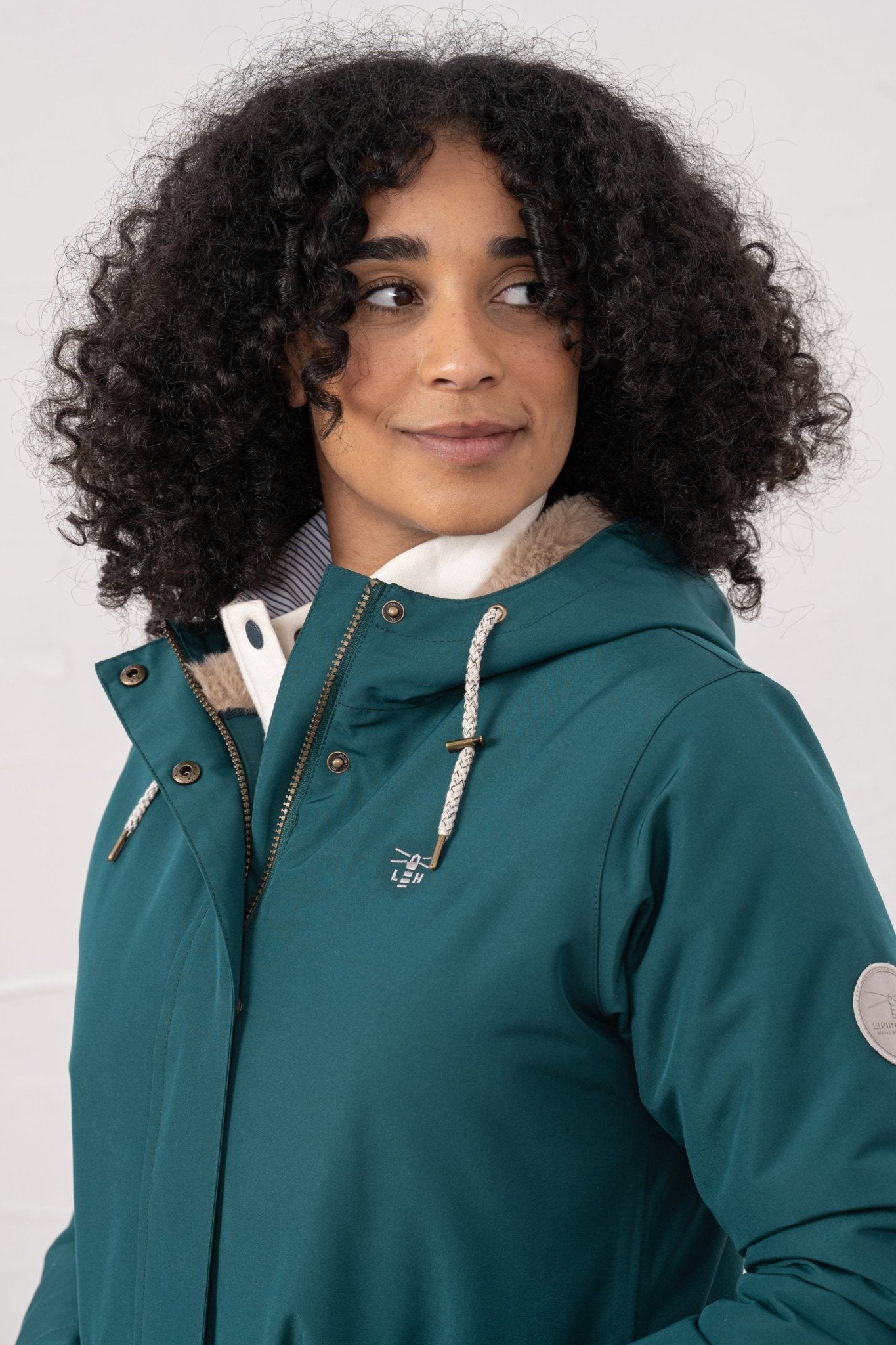 Scarlet Coat - Pine - Lighthouse