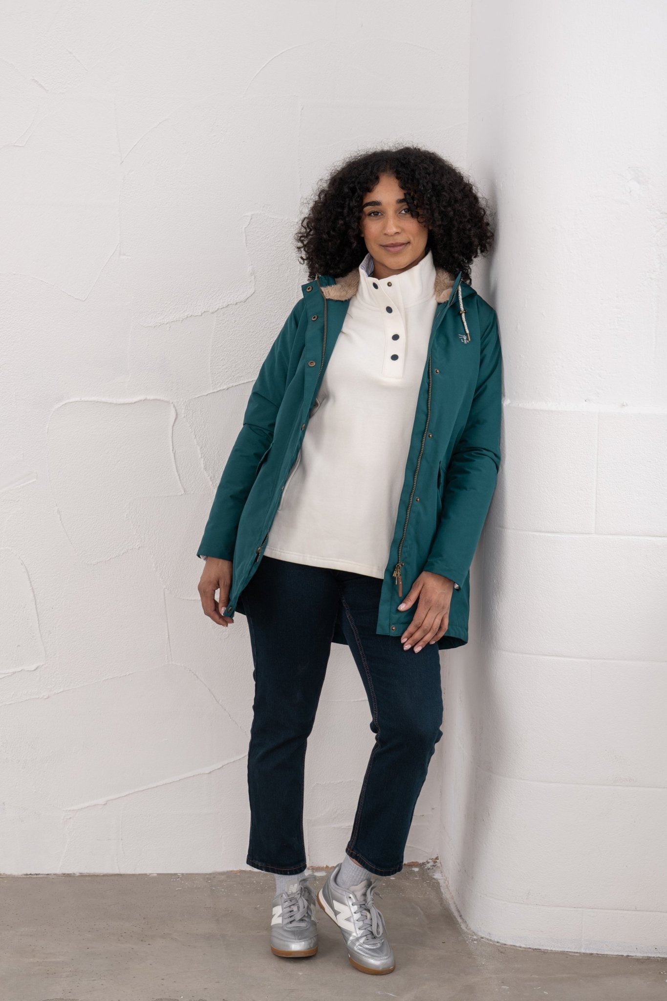 Scarlet Coat - Pine - Lighthouse